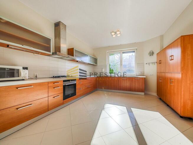 Dom z 6 sypialniami i ogrodem w Konstancinie