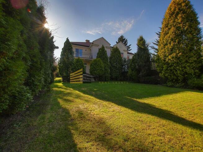 Dom z 6 sypialniami i ogrodem w Konstancinie