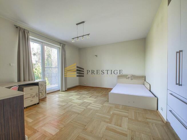 Dom z 6 sypialniami i ogrodem w Konstancinie