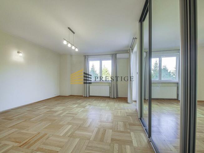 Dom z 6 sypialniami i ogrodem w Konstancinie