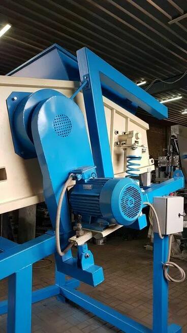 Przesiewacz wibracyjny skośny GV-1000 (2024)