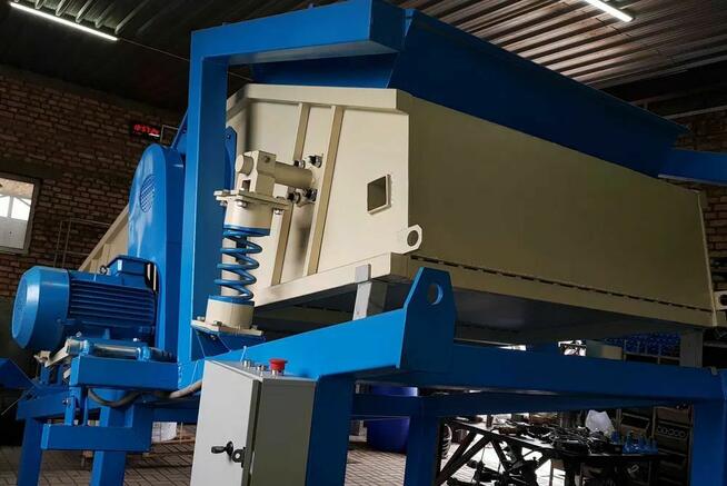 Przesiewacz wibracyjny skośny GV-1000 (2024)