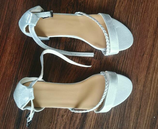 sandałki damskie na obcasie