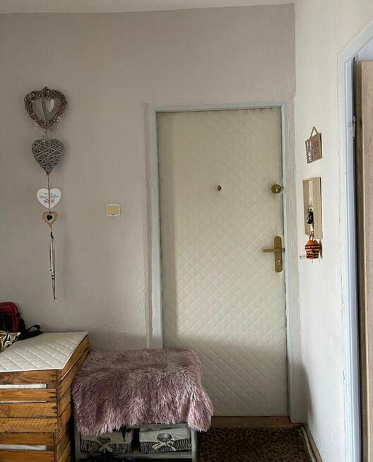 Ciche mieszkanie wśród zieleni – 2 pokoje, Załom