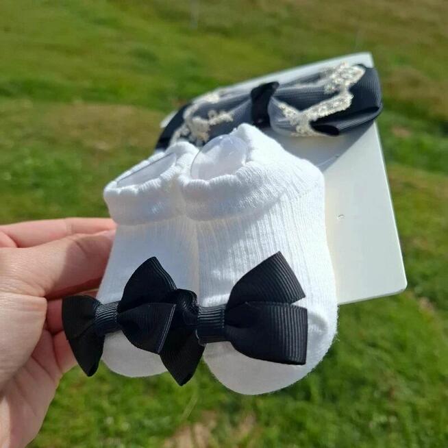 Komplet dla małej damy – czarna opaska i skarpetki z ozdobą