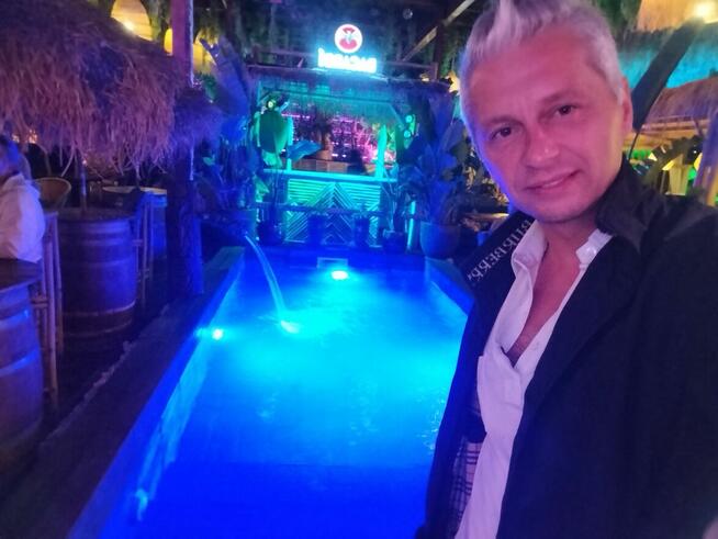 Szukam zadbaną kobietę, ja niezależny, bezdzietny i singiel.