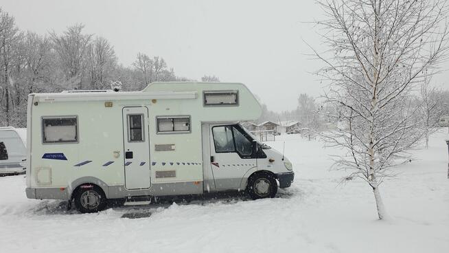 Prywatnie do sprzedaży kamper Ford Transit z silnikie2,4jtd