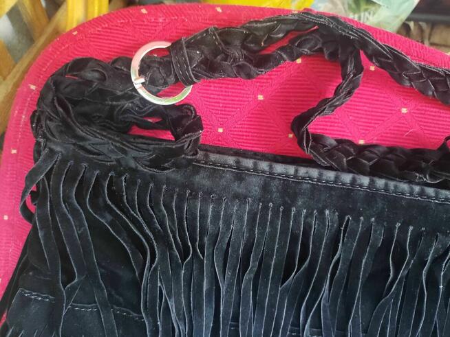 Torebka czarna na Ramię z frędzlami Torba zamszowa boho