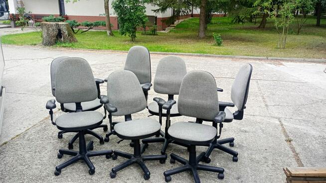 Fotel biurowy Nowy styl Bravo szary czarny fotele krzesła