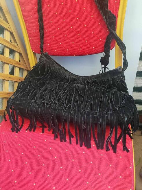 Torebka czarna na Ramię z frędzlami Torba zamszowa boho
