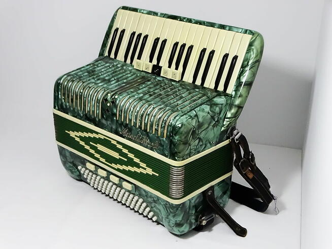 Akordeon fortepianowy 34 klawisze 80 basów 5 rejestrów Marka