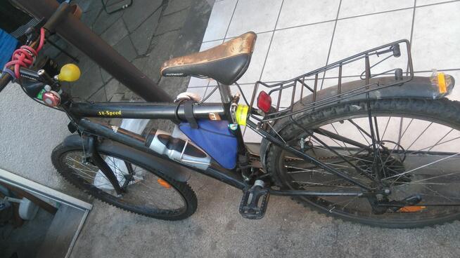 Rower czarny z bagaznikiem