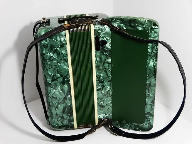 Akordeon fortepianowy 34 klawisze 80 basów 5 rejestrów Marka