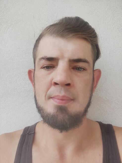 Chętnie zapoznam jakąś wesołą z poczuciem humoru dziewczynę.