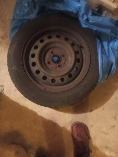 Sprzedam opony z felgami stalowymi