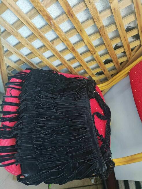 Torebka czarna na Ramię z frędzlami Torba zamszowa boho