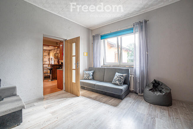 Dom na dużej działce.