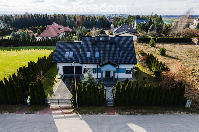 Dom na sprzedaż z pompą ciepła i fotowoltaiką