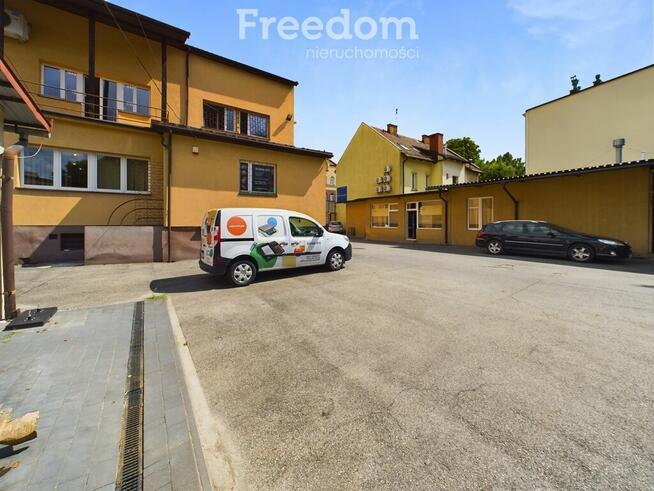 Obiekt handlowo usługowy na dużej działce