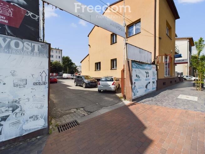 Obiekt handlowo usługowy na dużej działce