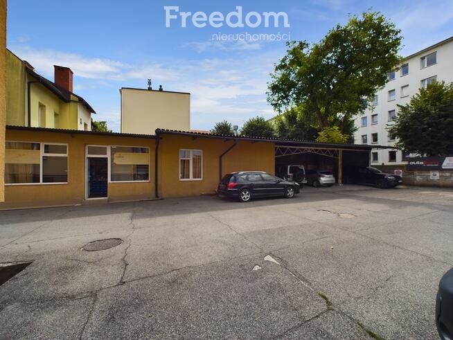 Obiekt handlowo usługowy na dużej działce