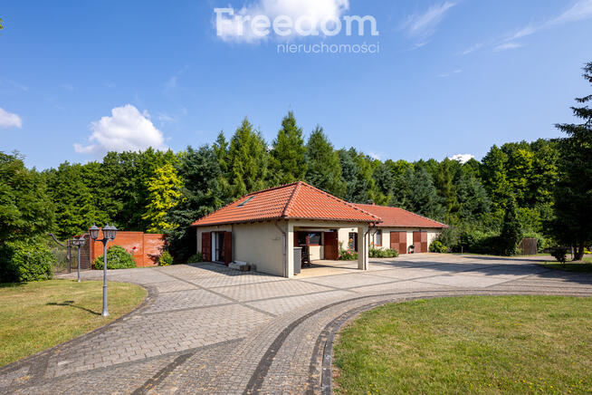 Rezydencja z linią brzegową jeziora Powidzkiego