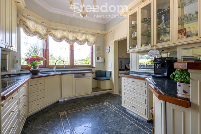 Rezydencja z linią brzegową jeziora Powidzkiego