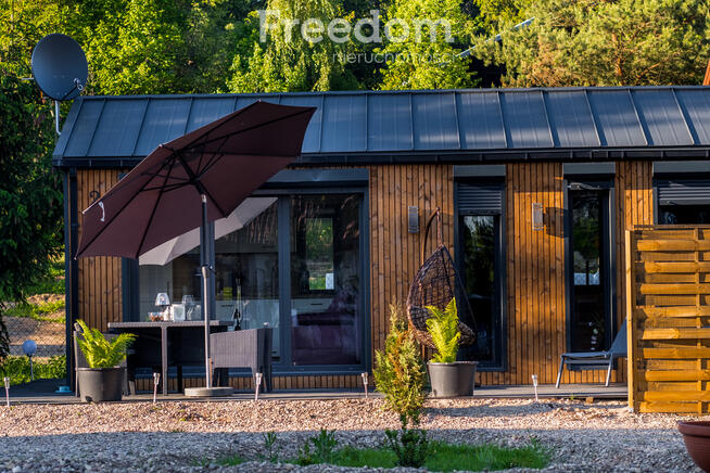 Domek w malowniczej scenerii jezior i lasów. Lutek