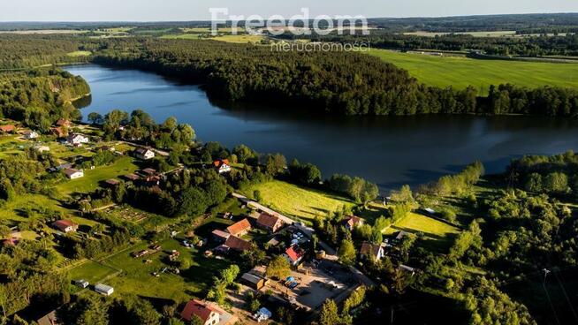 Domek w malowniczej scenerii jezior i lasów. Lutek