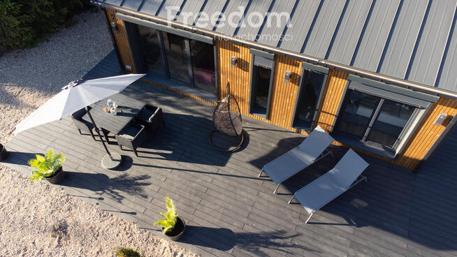 Domek w malowniczej scenerii jezior i lasów. Lutek