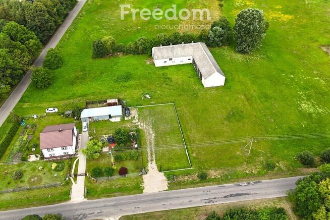 Działka siedliskowa zabudowana stodołą 495 m2