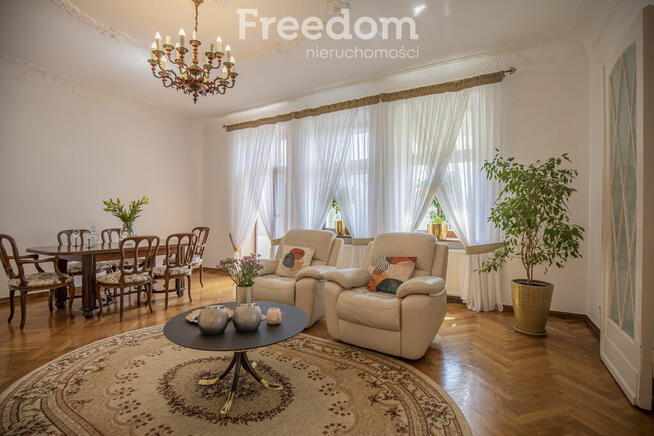 Wyjątkowy 5-pokojowy apartament w kamienicy