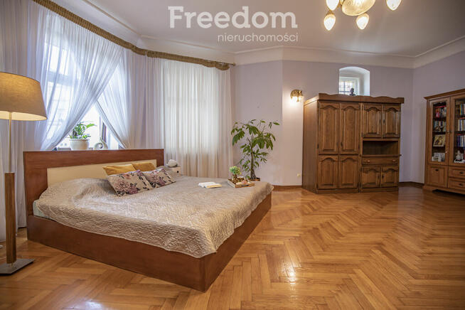 Wyjątkowy 5-pokojowy apartament w kamienicy