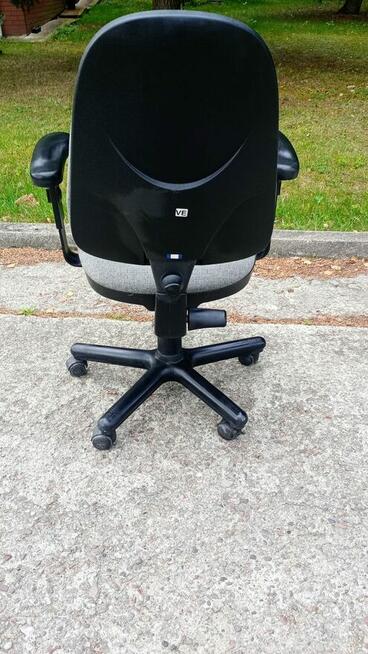 Fotel biurowy Nowy styl Bravo szary czarny fotele krzesła