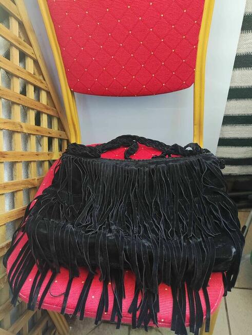 Torebka czarna na Ramię z frędzlami Torba zamszowa boho