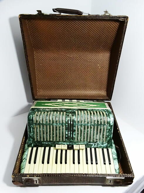 Akordeon fortepianowy 34 klawisze 80 basów 5 rejestrów Marka