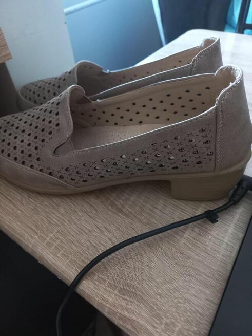 Buty Damskie Beżowe Rozmiar 41. Polecam.