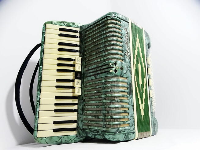 Akordeon fortepianowy 34 klawisze 80 basów 5 rejestrów Marka