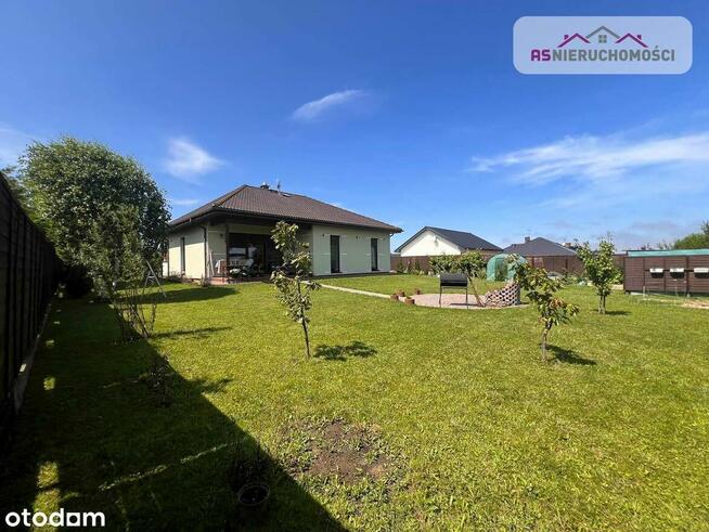 Parterowy DOM z pięknym ogrodem