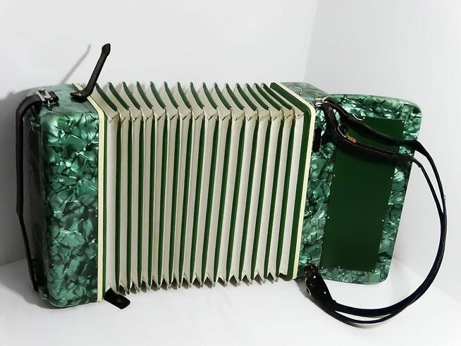 Akordeon fortepianowy 34 klawisze 80 basów 5 rejestrów Marka