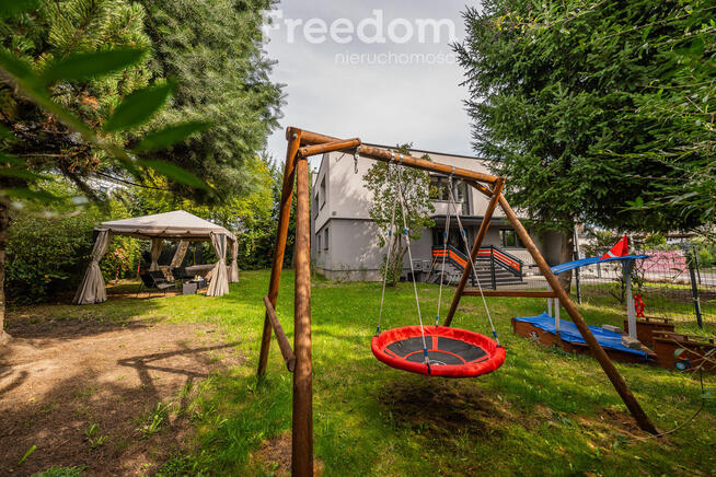 Wolnostojący dom dla dwóch rodzin