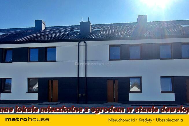 Dom z ogrodem w stanie deweloperskim w Redzie.