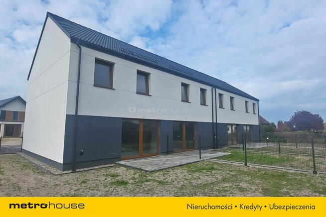 Dom z ogrodem w stanie deweloperskim w Redzie.