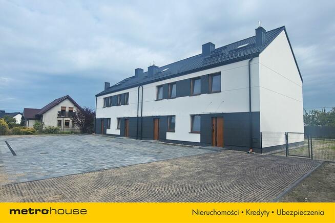 Dom z ogrodem w stanie deweloperskim w Redzie.