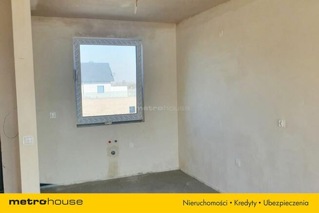 Dom z ogrodem w stanie deweloperskim w Redzie.