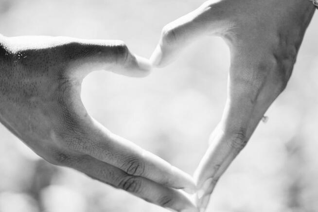 Sympatyczna para pozna interesującą dziewczynę, kobietę