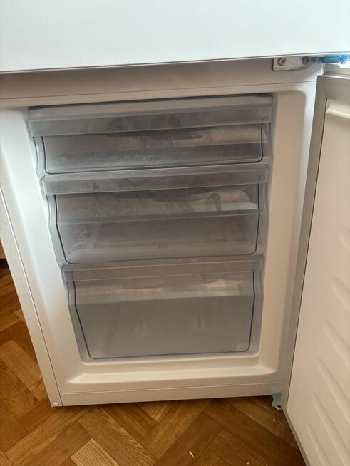 Sprzedam tanio lodówkę