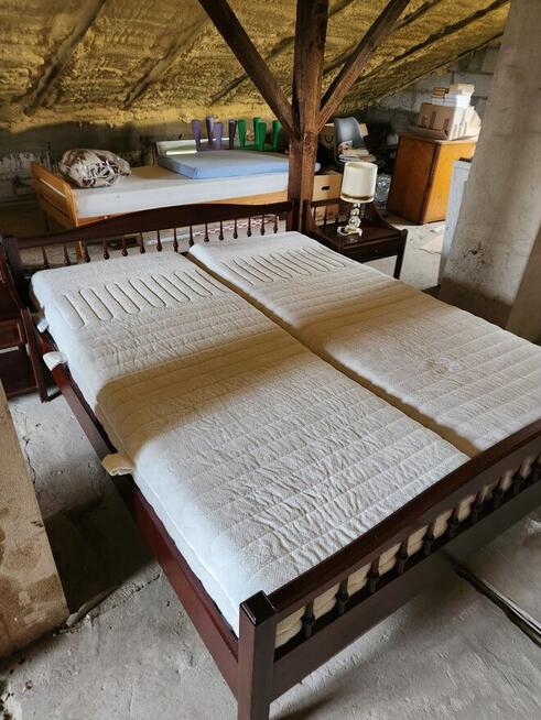 Łóżko, materace kokos., regulowane stelaże, szafki komplet.