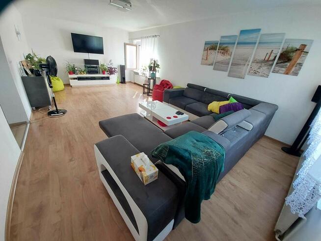 dom położony w cichej i spokojnej okolicy