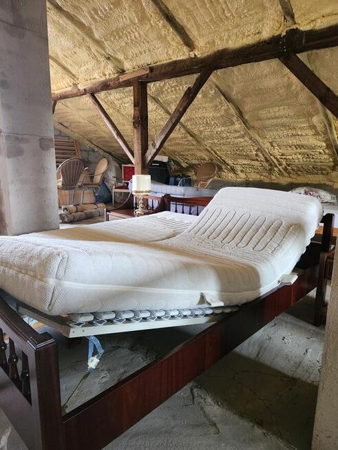 Łóżko, materace kokos., regulowane stelaże, szafki komplet.